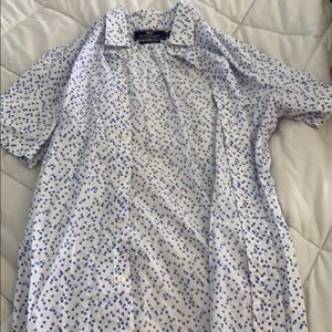 Vineyard Vine button up blue and white